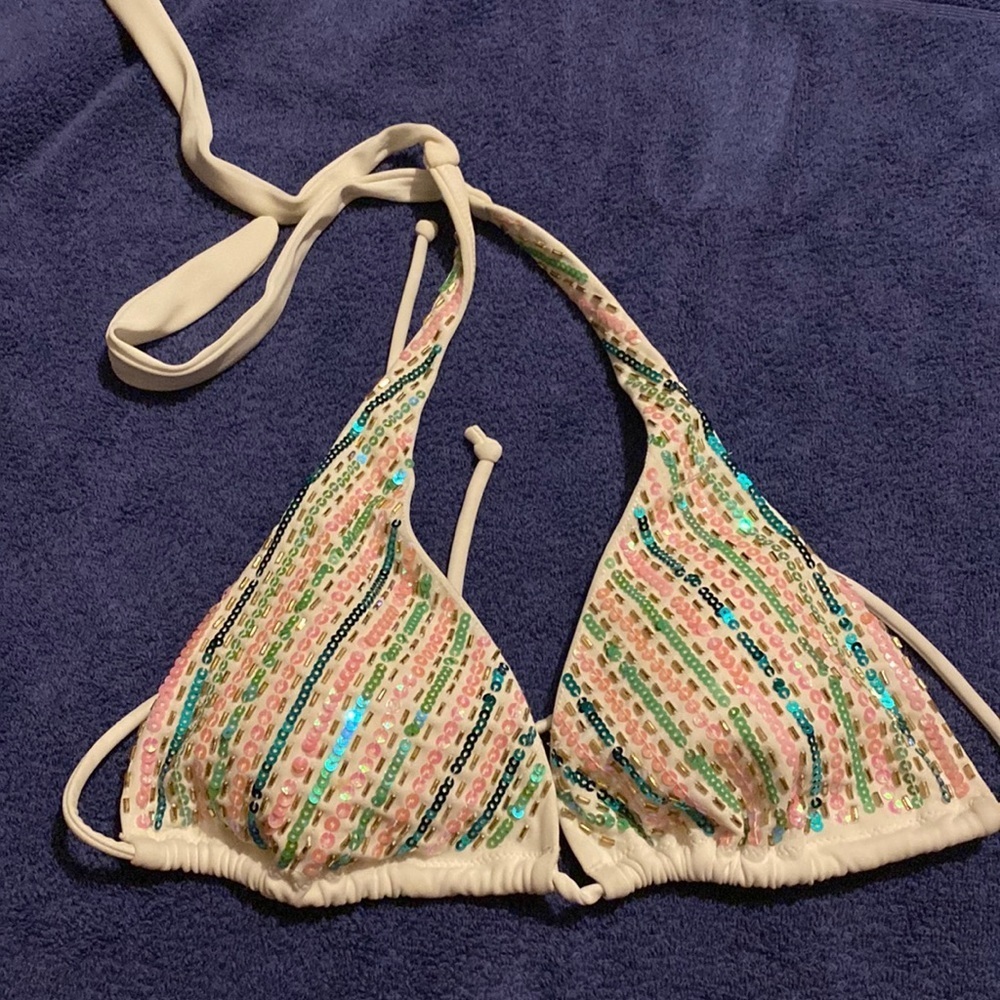 Victoria’s secret’s bikini top​​​
